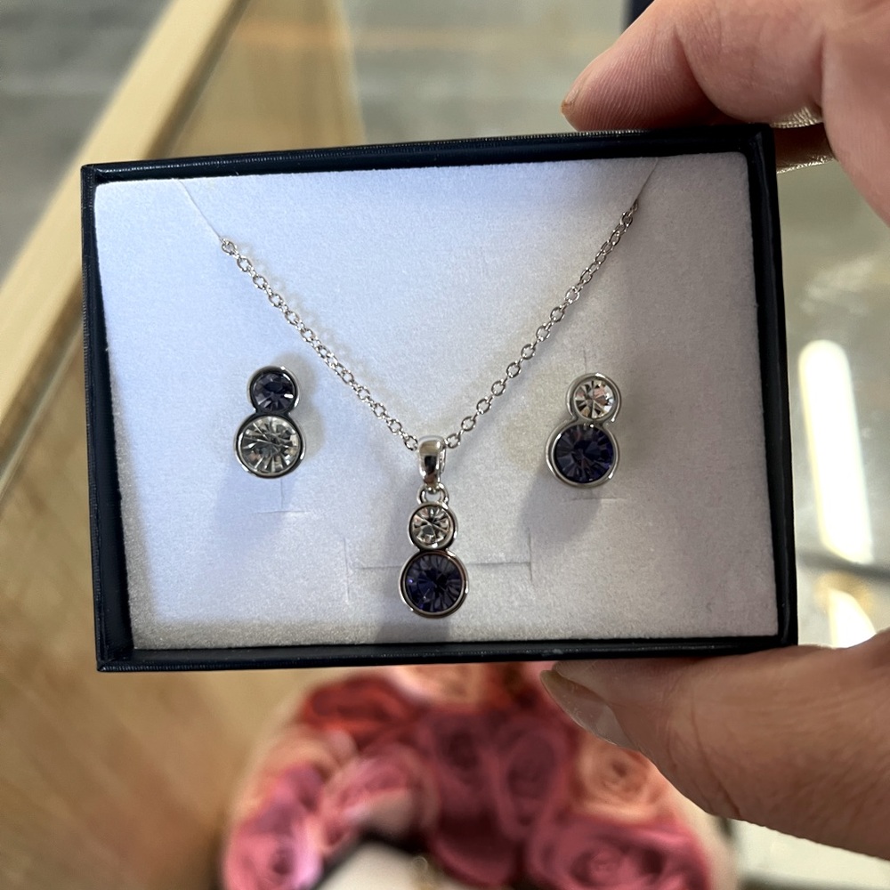 Sets Necklace and earrings